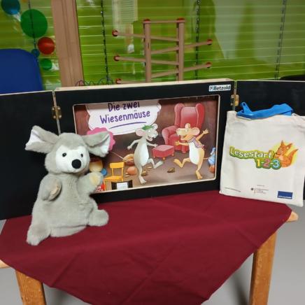Büchereimaus besucht die Krippenkinder